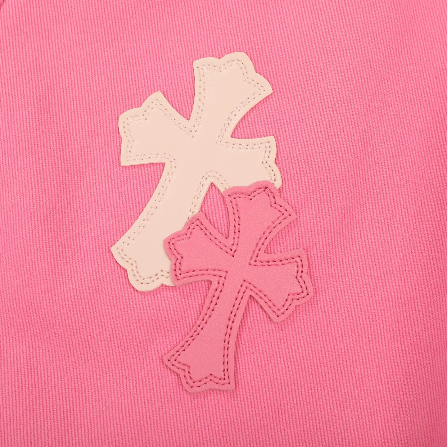 P260 Chrome hearts｜ch Chrome Hearts Limited Barbie Pink Leather Jeans for Girls - Charming dopamine personalized jeans, indispensable for fashionistas, the same model for celebrities, and one touted by many bloggers. This new pair of pants is perfect in terms of shape and upper body. It is no exaggeration to say that making a pair of jeans is equivalent to making 20 short-sleeved pieces. The fabric is made of high-quality imported denim. It has a unique high-end texture. I am very satisfied with it after washing and proofing several times.  Color: Barbie Pink Size: 28/30/32/34 Waist: 74/76/78/80 Pants Length: 101/102/103/104